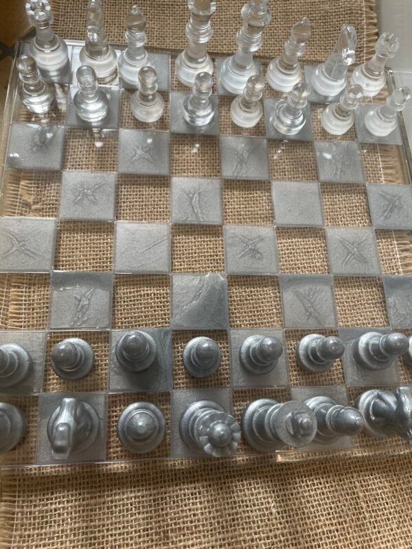 Echiquier gris et transparent